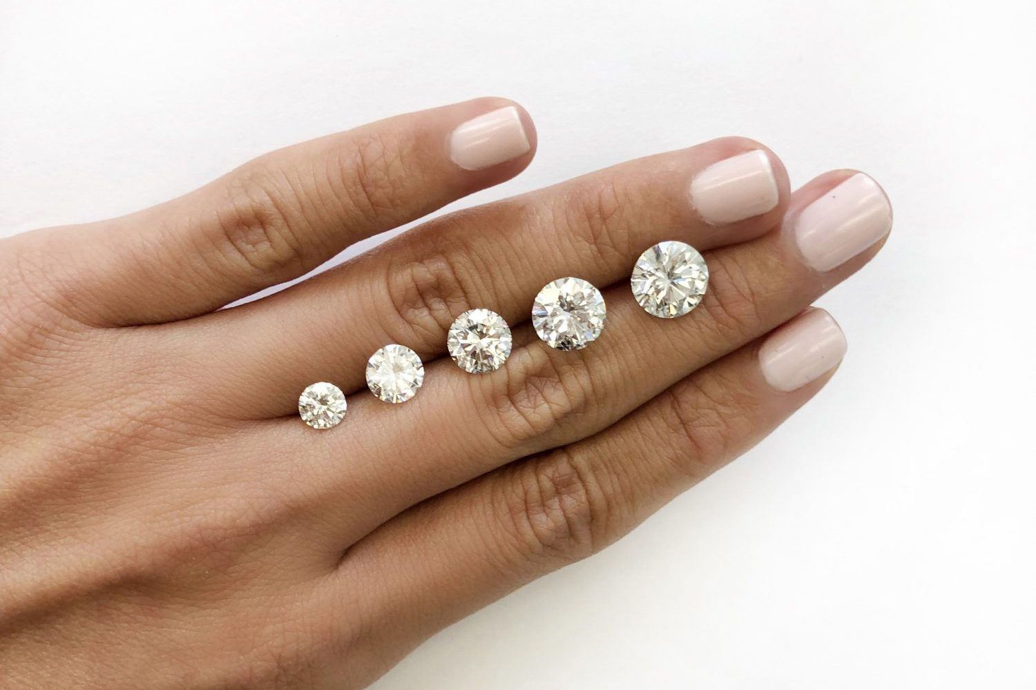 Look at 13 Utterly completely different Diamond Sizes—from .5 Carats to 10