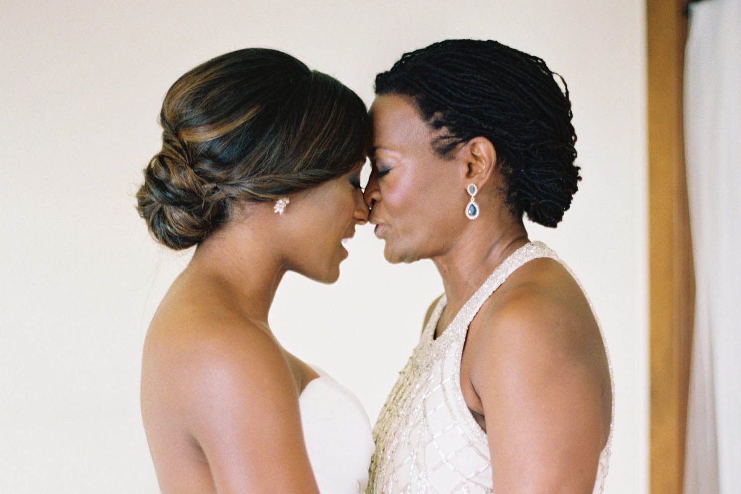 29 Mother-of-the-Bride Hairstyles She’ll Love